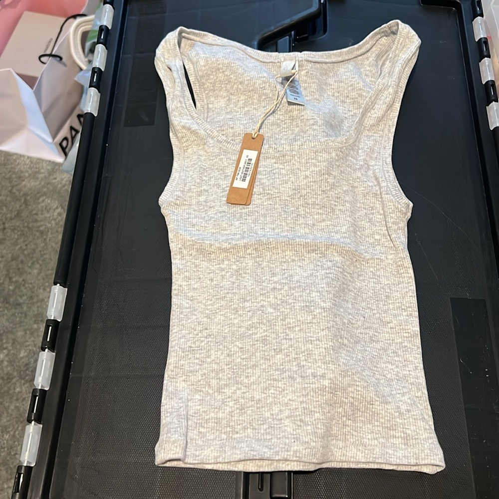 Skims Soft Lounge Tank - Picture 12 of 13